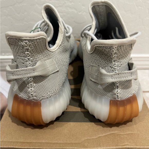 Adidas Yeezy Boost 350 V2 - “bone” - Picture 4 of 6